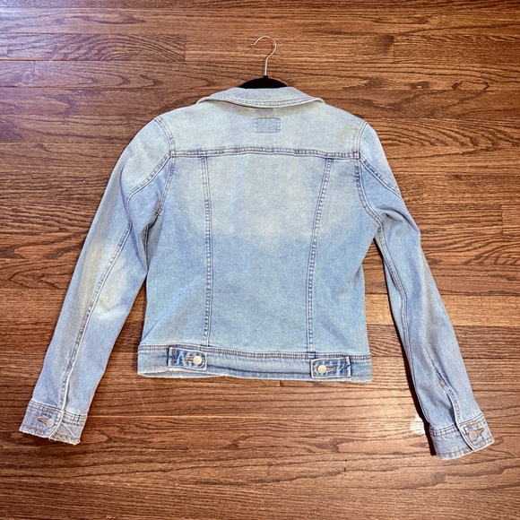 Universal Thread Denim Jean Jacket - Picture 4 of 4